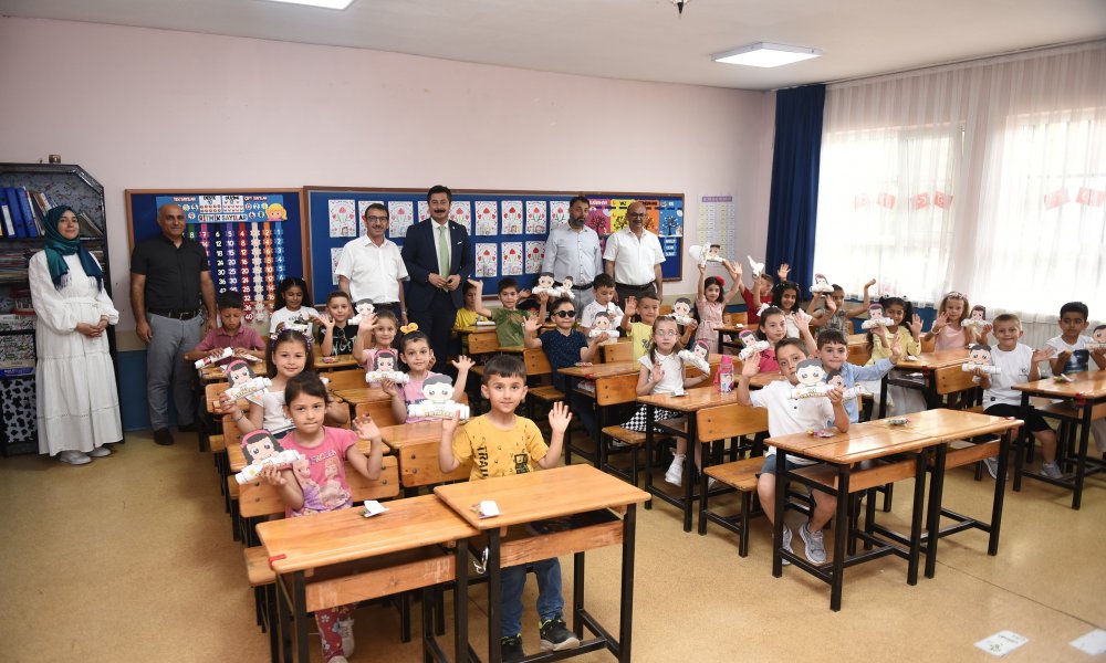 BAŞKAN ÖZEL KARNE SEVİNCİNE ORTAK OLDU