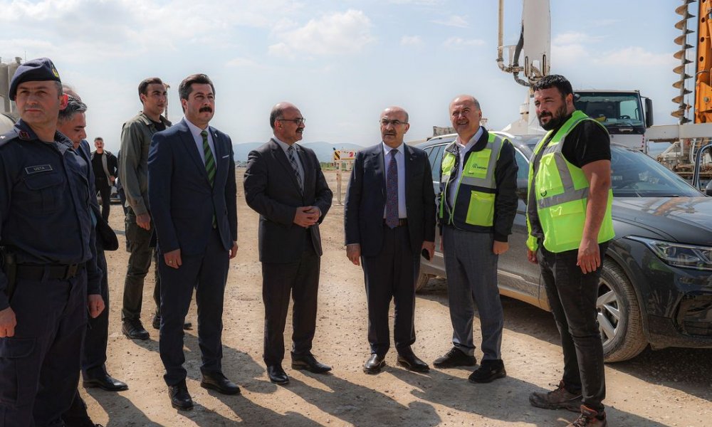 Vali Demirtaş, YHT Projesi’ni Başkan Özel’le birlikte inceledi