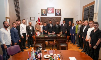 BAŞKAN ERCAN ÖZEL ÜLKÜCÜ GENÇLİKLE OMUZ OMUZA