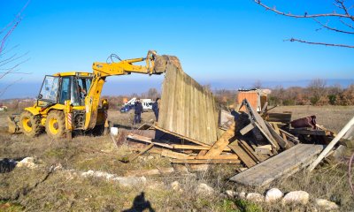 YENİŞEHİR’DE KAÇAK YAPILAR TEK TEK YIKILIYOR